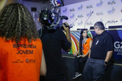 Estudantes de escolas públicas fazem cobertura jornalística do G20