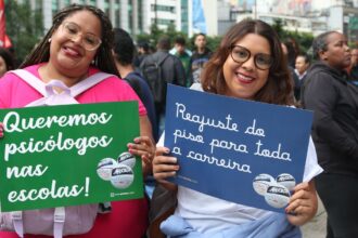 Professores de instituições federais de ensino entram em greve