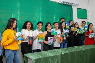 Escola da Prefeitura de Manaus promove exposição de arte modernista