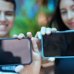 Proibição de celular na escola é bem-vinda, mas não é suficiente