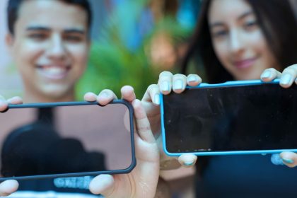 Proibição de celular na escola é bem-vinda, mas não é suficiente