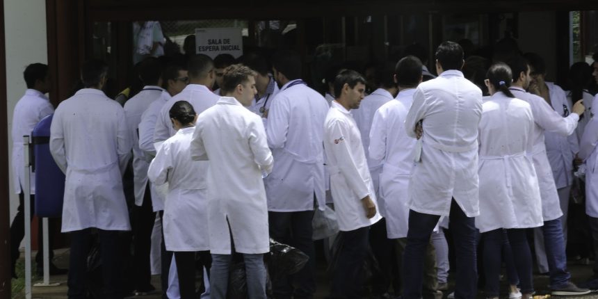 Revalida 2024: aprovados devem indicar universidades para revalidação