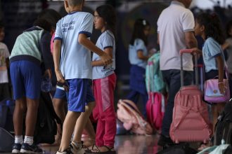 Número de alunos aumenta no ensino médio, mostra Censo Escolar 2024