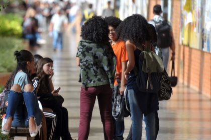 Programa que oferta bolsas de estudo a negros tem inscrição prorrogada