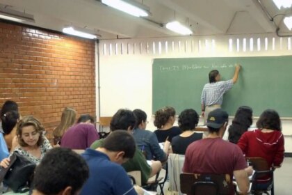 Ensino superior no Brasil pode mais que dobrar salário