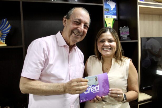 Crea Amazonas recebe senador Omar Aziz para entrega de carteira profissional e diálogo com entidades de classe