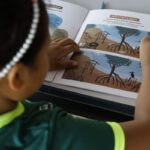 Criança diz a Lula que um "mundo mágico" se abriu ao aprender a ler