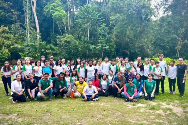 Estudantes da rede municipal participam de aula do projeto Academia Ambiental com vivências práticas na natureza