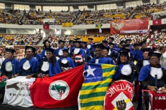 Festa em Recife celebra 30 mil alfabetizados em programa social