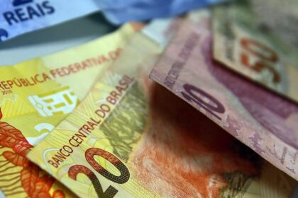 Pé-de-Meia: governo credita pagamento para nascidos em maio e junho