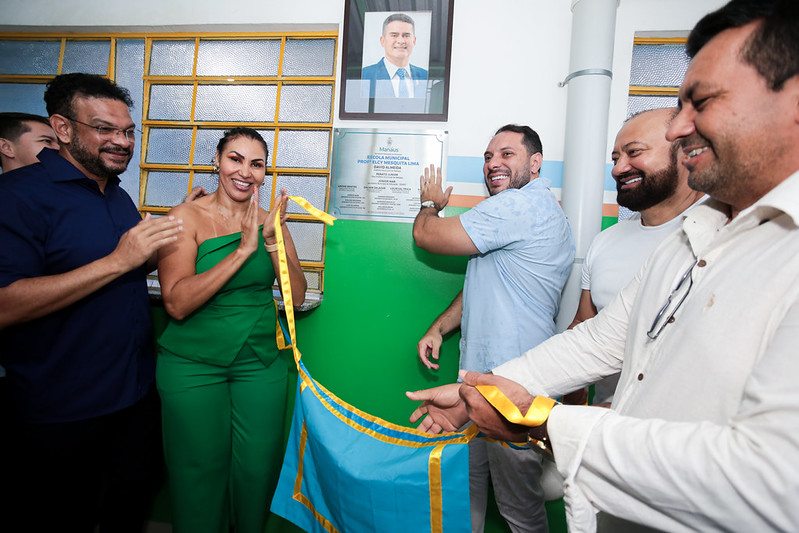 Prefeitura reforça educação com reinauguração de três escolas municipais 