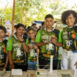 Professora de escola ribeirinha da Prefeitura de Manaus é finalista do prêmio ‘Professor Porvir’ com projeto que transforma alunos em jovens cientistas