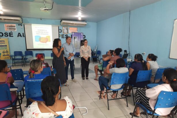 Pais e responsáveis de estudantes da Prefeitura de Manaus recebem palestra sobre comunicação não violenta do projeto ‘Escola em Paz’