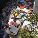 Prefeitura de Osasco joga no lixo livros de biblioteca municipal