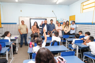 Prefeitura renova mobiliário de unidade de ensino