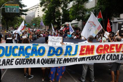 Professores estaduais e municipais do Rio fazem paralisação de 24h