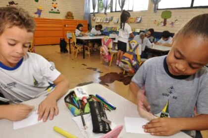 Aprendizagem evoluiu de ações emergenciais para políticas formalizadas