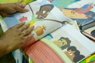 Bienal nas Escolas entra em clima de Copa para estimular leitura no RJ