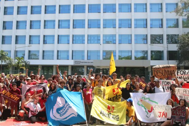 Estudantes encerram greve de quase dois meses na USP