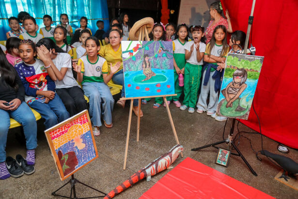 Prefeitura de Manaus promove exposição cultural com mosaicos amazônicos em escola da zona Norte