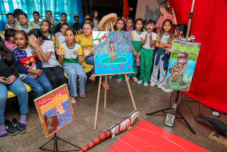 Prefeitura de Manaus promove exposição cultural com mosaicos amazônicos em escola da zona Norte