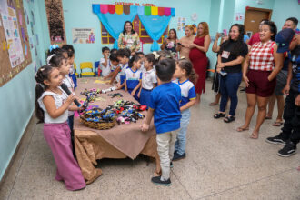 Escola municipal da zona Norte destaca o protagonismo feminino em programação da feira de ciências