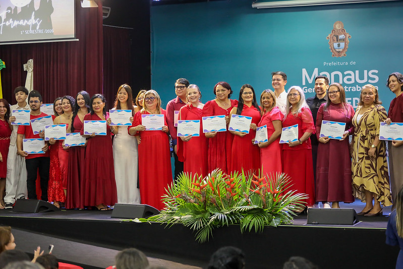 Prefeitura de Manaus forma 63 alunos em idiomas e Libras