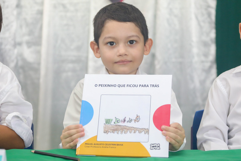 Alunos da educação infantil lançam livro sobre a Amazônia 