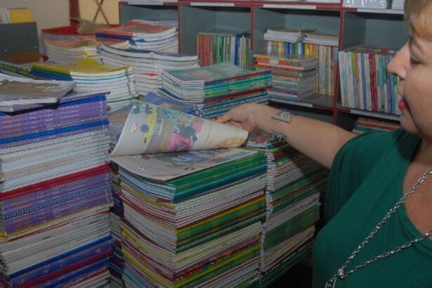 Escolas têm até 8 de setembro para escolher livros didáticos para 2027