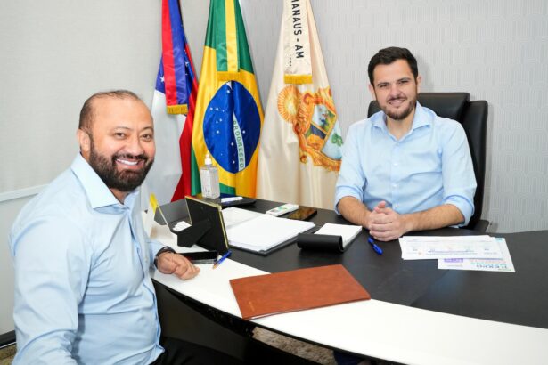 Prefeito Renato Junior anuncia que Manaus supera Rio de Janeiro e São Paulo ao registrar o melhor desempenho entre as três maiores redes municipais de ensino do Brasil