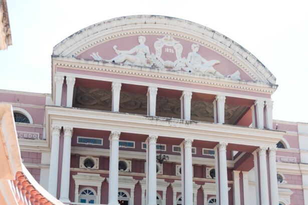 Recém-reconhecido como Patrimônio Mundial pela Unesco, Teatro Amazonas vira sala de aula para estudantes da rede pública de Manaus