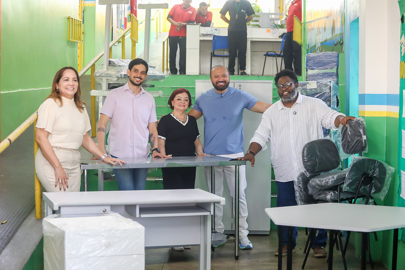 Prefeitura de Manaus equipa escola no Japiim com novos itens mobiliários e beneficia quase 1,5 mil alunos