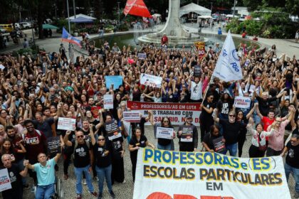Professores de escolas particulares do Rio fazem greve de 24 horas
